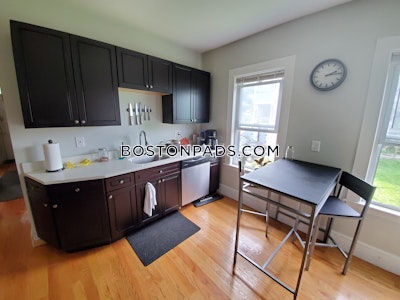 Dorchester 3 Bed, 1 Bath Unit Boston - $2,800 50% Fee