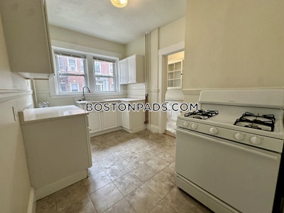 Somerville 4 Beds 1 Bath  Winter Hill - $3,600